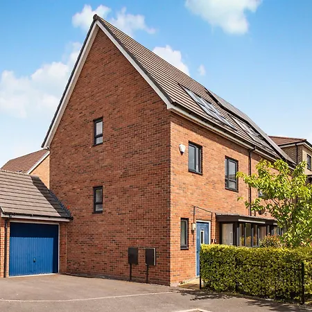 Dom wakacyjny Chic Riverside Retreat Salford 4bd Free Parking Manchester