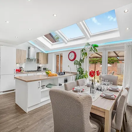 Chic Riverside Retreat Salford 4bd Free Parking Semesterbostad *
