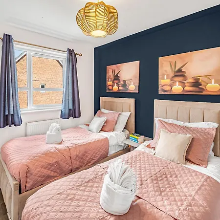 Chic Riverside Retreat Salford 4bd Free Parking *