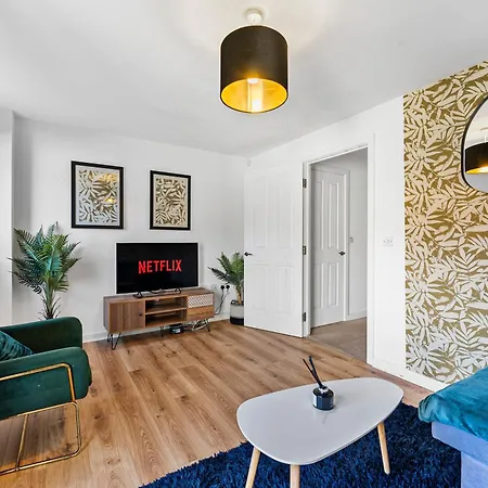 Sleek And Stylish 3 Bed In - Parking *