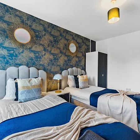 Sleek And Stylish 3 Bed In - Parking Holiday home