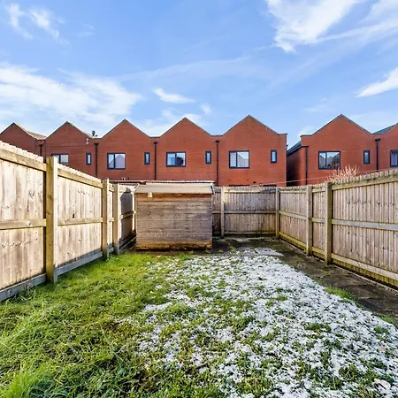 Sleek And Stylish 3 Bed In - Parking Holiday home