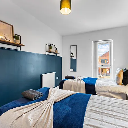 Sleek And Stylish 3 Bed In - Parking Holiday home Manchester