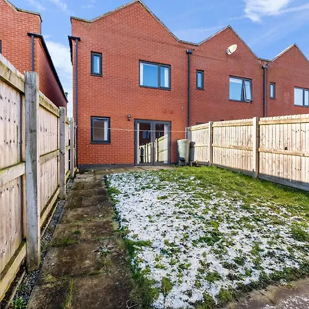 Holiday home Sleek And Stylish 3 Bed In - Parking Manchester