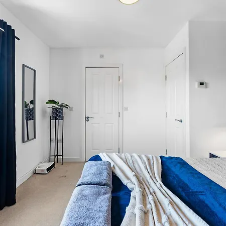 Sleek And Stylish 3 Bed In - Parking Holiday home