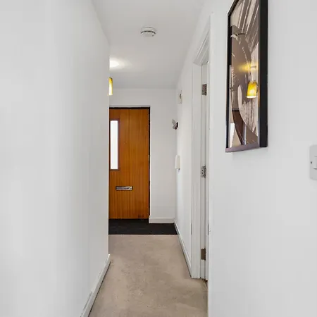 Sleek And Stylish 3 Bed In - Parking Holiday home