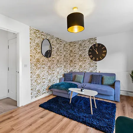 Holiday home Sleek And Stylish 3 Bed In - Parking Manchester