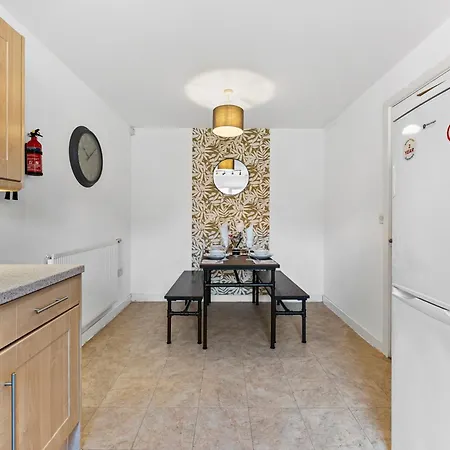 25 Percent Off - Amazing 3 Bed In - Garden בית נופש