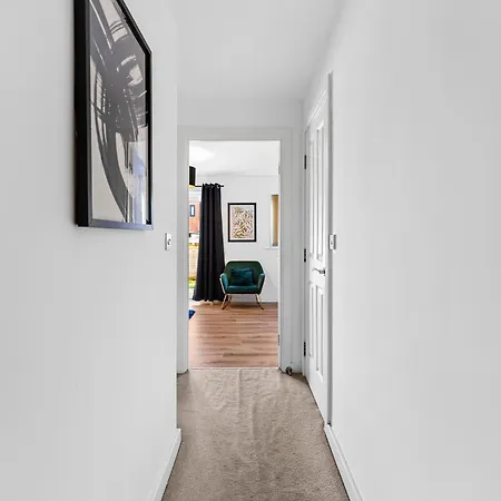 Sleek And Stylish 3 Bed In - Parking Holiday home Manchester
