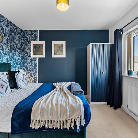 Sleek And Stylish 3 Bed In - Parking Holiday home *