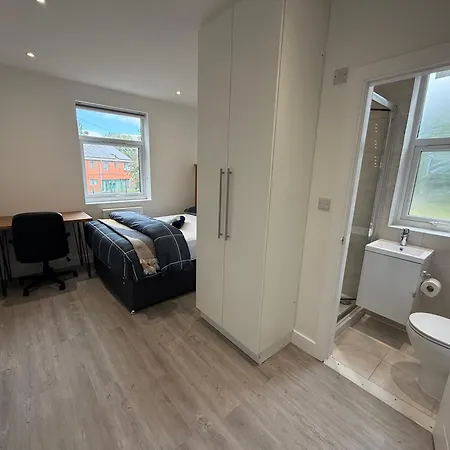 Moorfields 3*