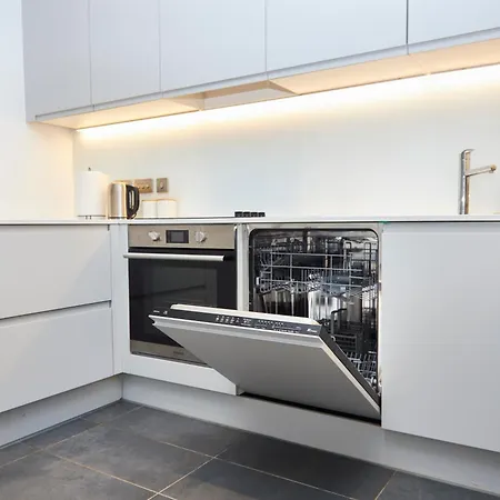 Cosy Two Bedroom In Appartement *