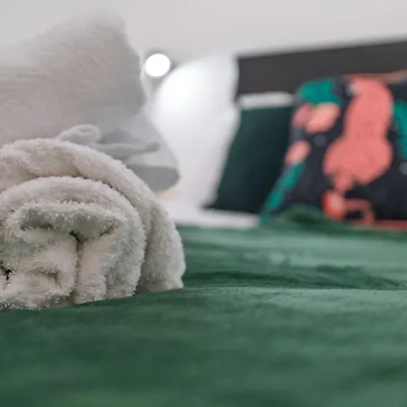 Flat In Old Trafford 2 Apartment *