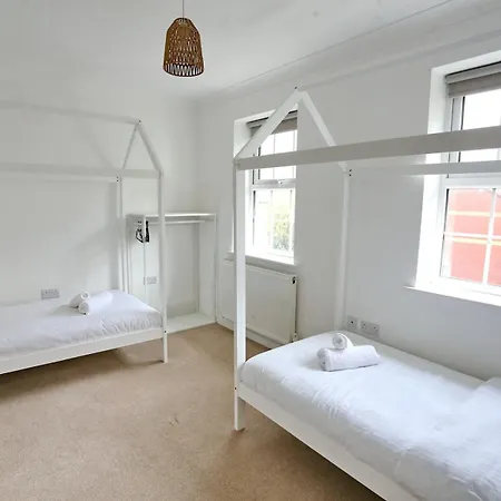 3Bed Manchester Home - Parking - Near Ao Arena - Pass The Keys بيت للعطل *