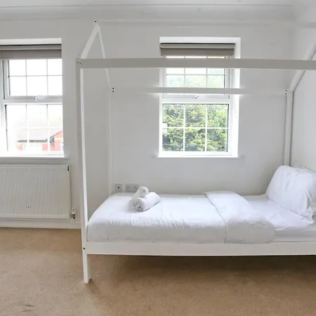 Semesterbostad Pass The Keys Stylish House With Balcony Close To Ao Arena Manchester