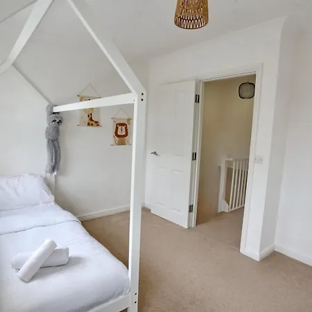 3Bed Manchester Home - Parking - Near Ao Arena - Pass The Keys بيت للعطل