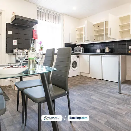 Spacious 2-Bedroom House In Manchester With Free Parking, Wifi And Near M60 * Manchester