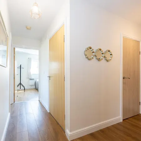 Cosy, 2 Bed Flat Parking