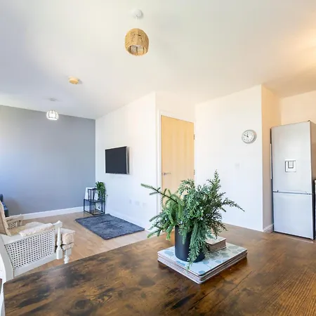 Cosy, 2 Bed Flat Parking מנצ'סטר