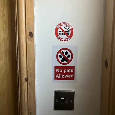 別荘 4 Bed Failsworth - 3 Bathrooms - Free Parking - Ideal For Contractors & Families *