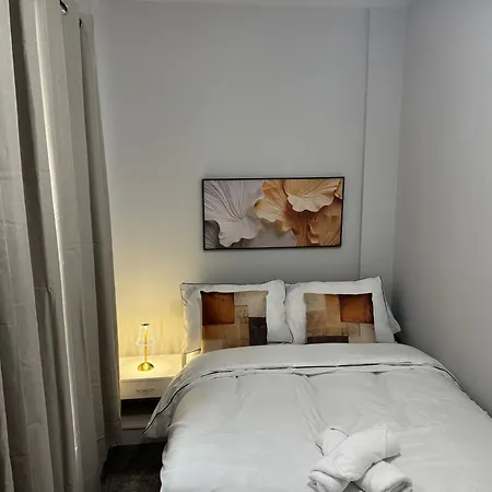 2 Bedroom House With Free Parking Casa vacanze *