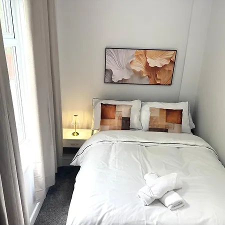 2 Bedroom House With Free Parking Casa vacanze Manchester