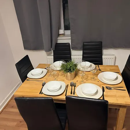 Apartament 4 Bedroom Sleeps 11 Walk To Etihad *