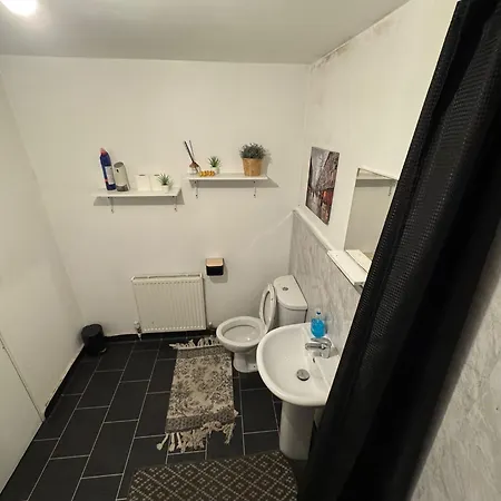 4 Bedroom Sleeps 11 Walk To Etihad Apartamento