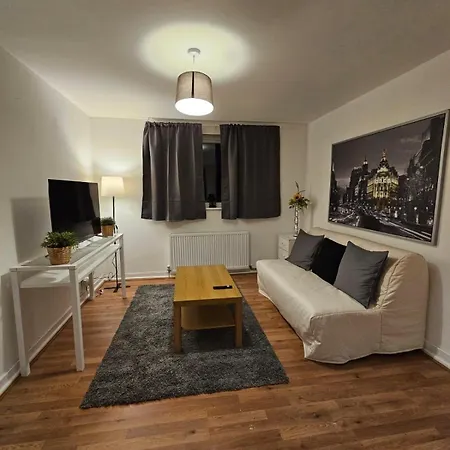 4 Bedroom Sleeps 11 Walk To Etihad Manchester