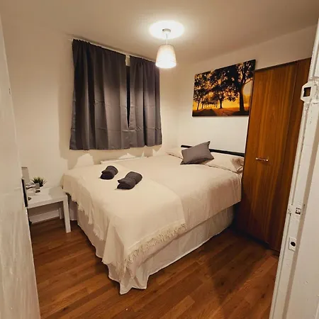 4 Bedroom Sleeps 11 Walk To Etihad Appartamento