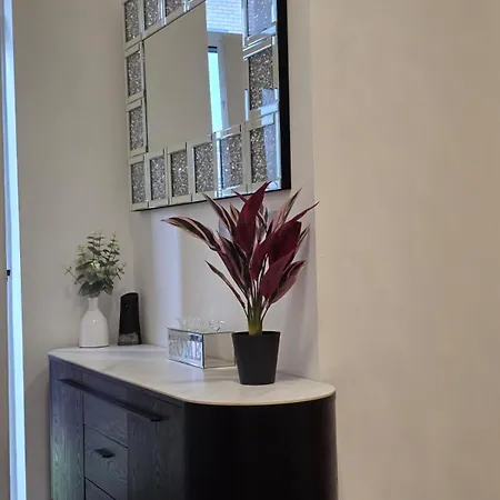 Mega7 Spacious 2bedroom Apartment, 2 Bathrooms, Balcony And Free Parking Willa *