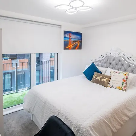 Mega7 Spacious 2bedroom Apartment, 2 Bathrooms, Balcony And Free Parking Villa *