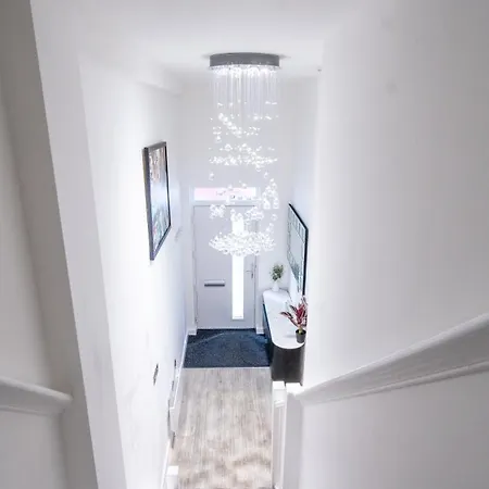 Mega7 Spacious 2bedroom Apartment, 2 Bathrooms, Balcony And Free Parking Willa Manchester