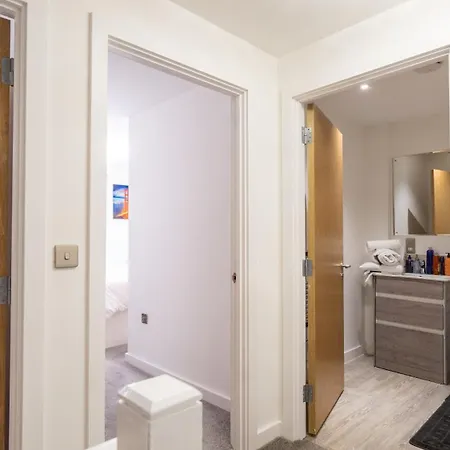 Mega7 Luxury 2bedrooms - 2baths, 3toilets Balcony And Free Car Park * 曼彻斯特