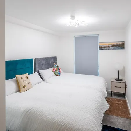 Villa Mega7 Spacious 2bedroom Apartment, 2 Bathrooms, Balcony And Free Parking Manchester