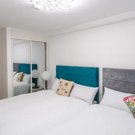 Mega7 Spacious 2bedroom Apartment, 2 Bathrooms, Balcony And Free Parking * Manchester