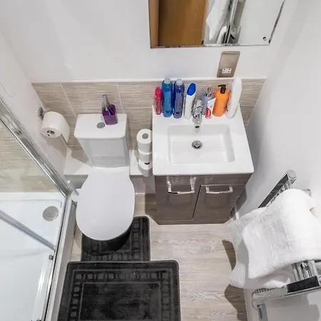 Mega7 Spacious 2bedroom Apartment, 2 Bathrooms, Balcony And Free Parking Willa *