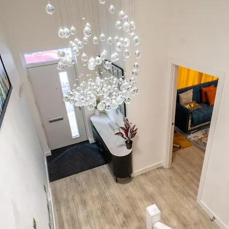 Mega7 Spacious 2bedroom Apartment, 2 Bathrooms, Balcony And Free Parking *