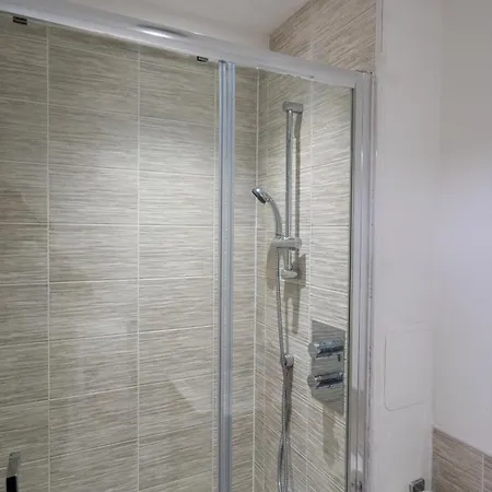 Villa Mega7 Spacious 2bedroom Apartment, 2 Bathrooms, Balcony And Free Parking Manchester
