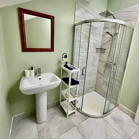 Bright, Modern & Comfortable 2-bedroom Manchester