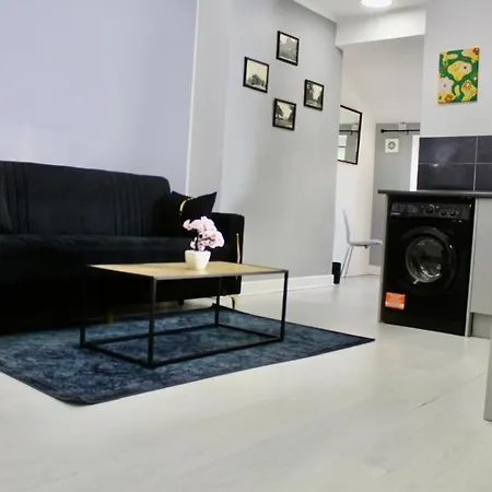 Bright, Modern & Comfortable 2-bedroom *