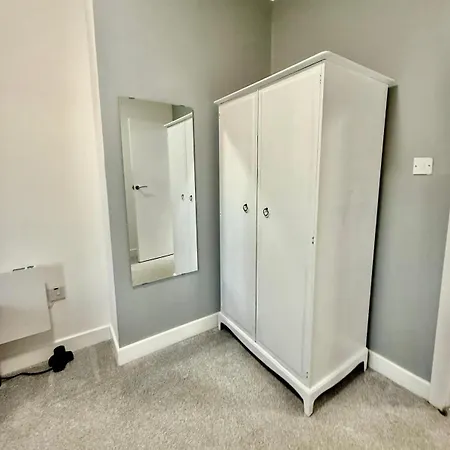 Bright, Modern & Comfortable 2-bedroom