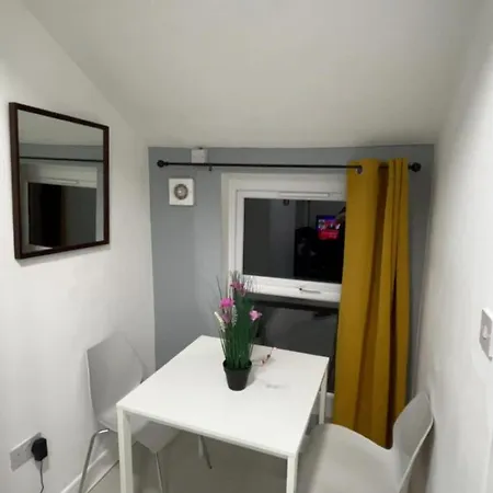Excellent Location 2 Bedroom Flat Chorlton * Manchester