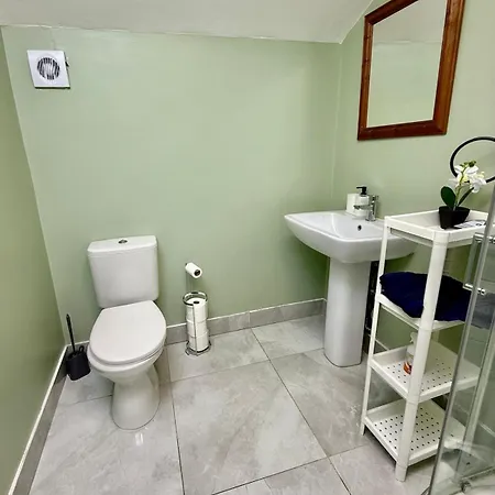 Bright, Modern & Comfortable 2-bedroom Apartman *