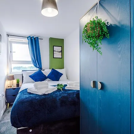 Apartamento Salford Serene Escape - Modern 2br Retreat With Balcony & Parking By Parydise - Sleeps 6 Mánchester