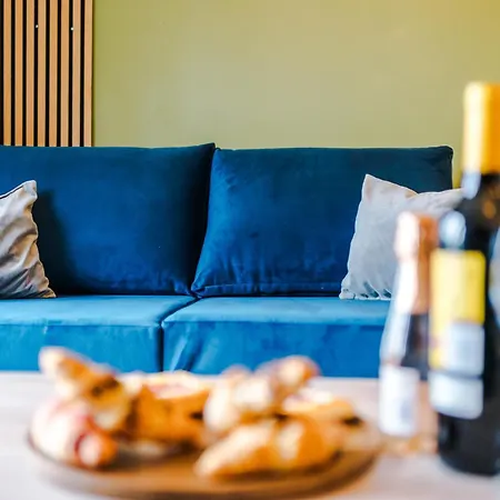 Salford Serene Escape - Modern 2br Retreat With Balcony & Parking By Parydise - Sleeps 6 *