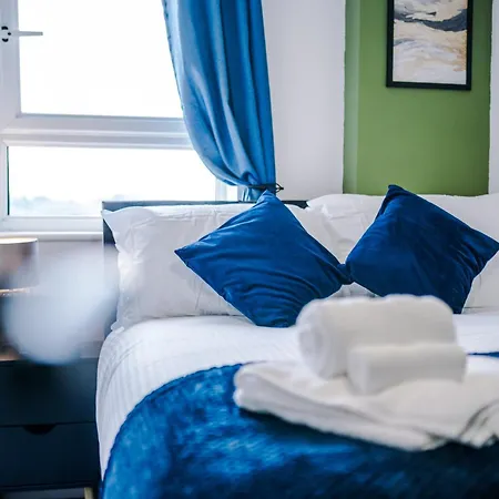 Salford Serene Escape - Modern 2br Retreat With Balcony & Parking By Parydise - Sleeps 6 * Mánchester