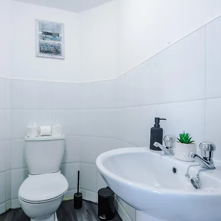 Salford Serene Escape - Modern 2br Retreat With Balcony & Parking By Parydise - Sleeps 6 * Μάντσεστερ