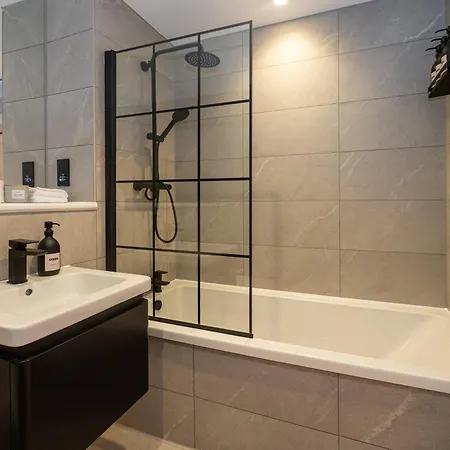 Supernova Suite I Luxury 2Br I Private Balcony I City Centre Apartment *