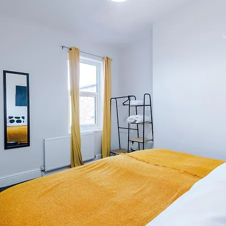 Holiday home Luxury 4br Retreat - Ao Arena & Quiet Salford Spot *